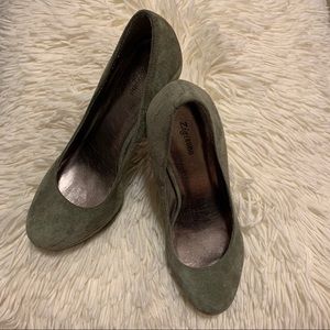 Zigi Soho Staple olive suede heels, size 8.5
